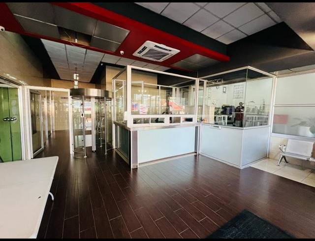 4 BEDROOM APARTMENT FOR SALE IN BRAAMFONTEIN